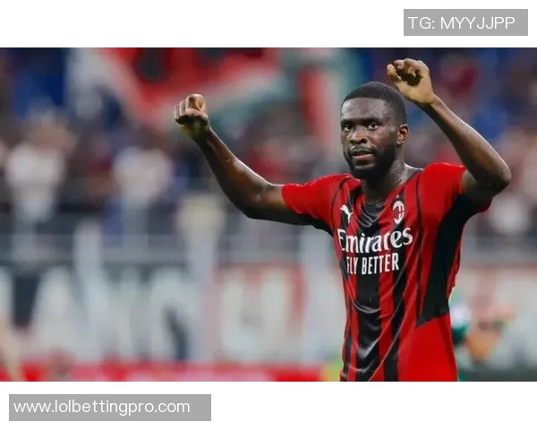 友谊赛精彩对决AC米兰与巴黎圣日耳曼战成平局引发全场热烈反响